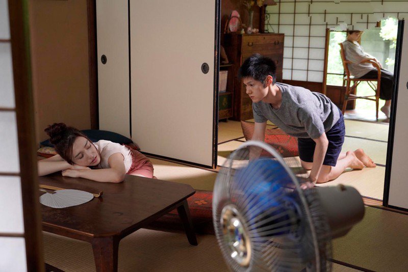 Em gái xinh đẹp và cậu anh trai dâm dục Vietsub