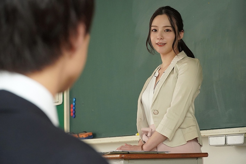 Nữ giáo viên xinh đẹp lén lút cùng cậu học trò mới lớn