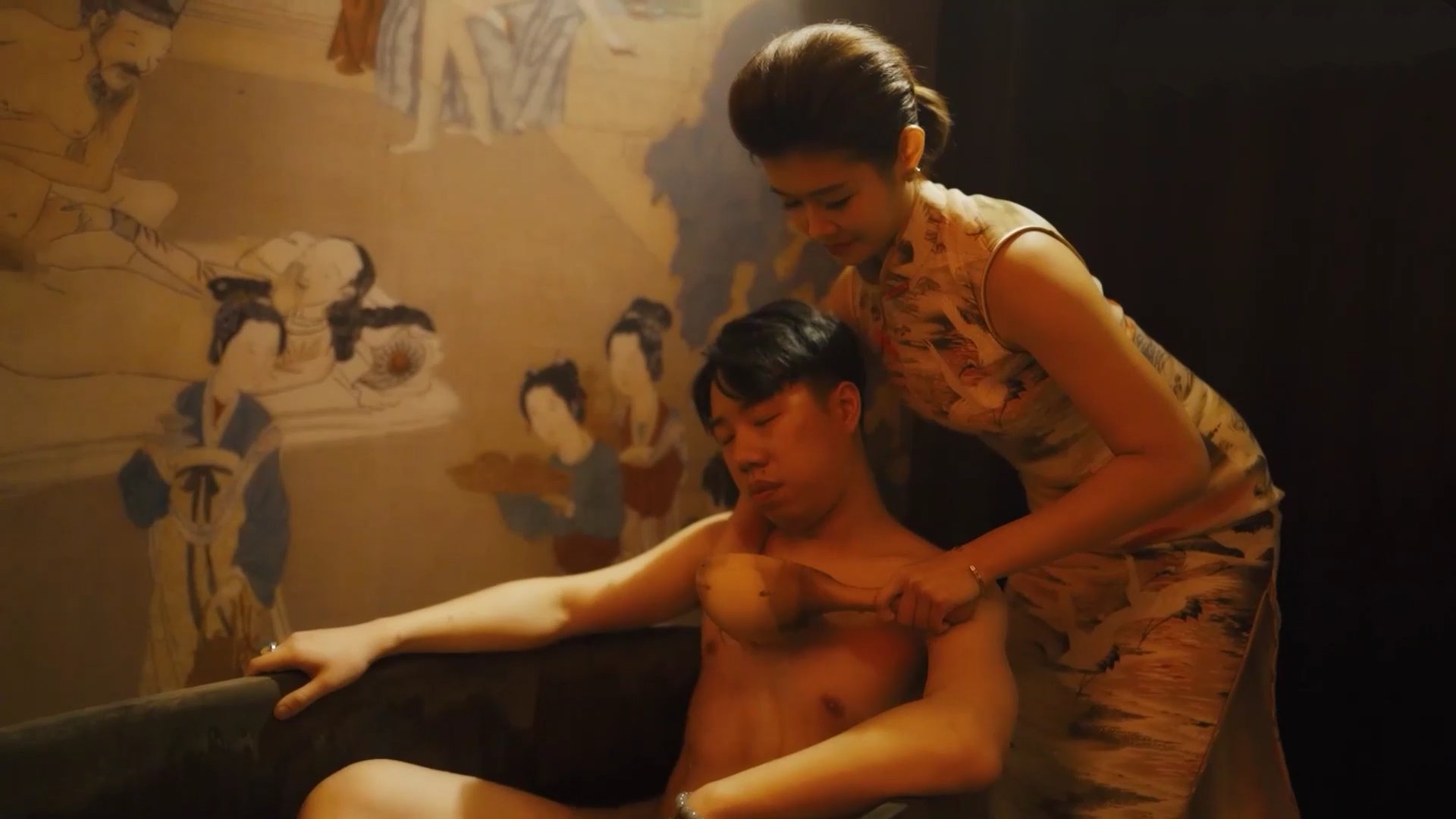 Bà chủ tiệm massage dâm dục và thanh niên số hưởng