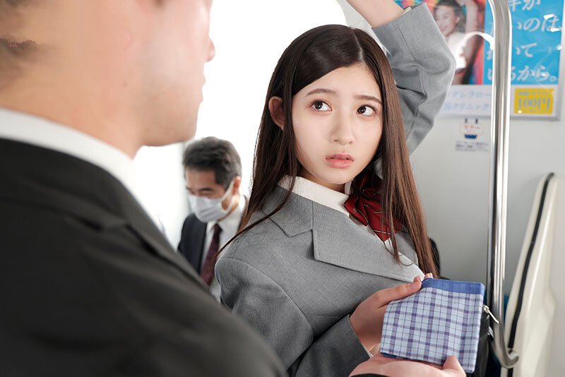 Em nữ sinh dâm đãng bị sàm sỡ trên chuyến tàu điện