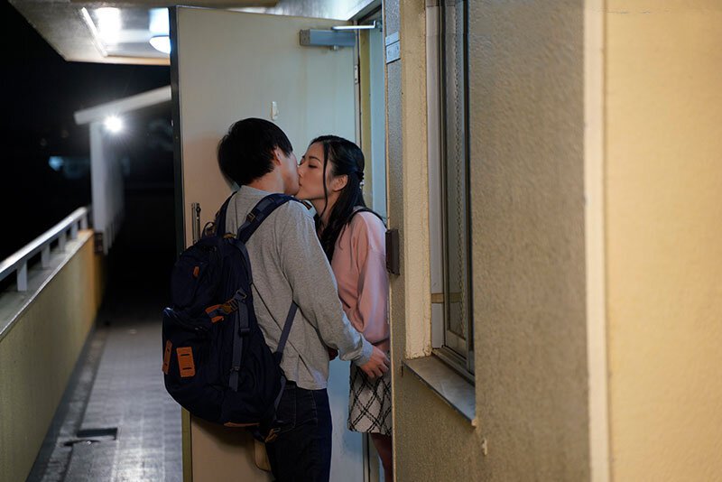 Người mẹ trẻ hồi xuân hẹn hò cùng cậu bạn học của con trai