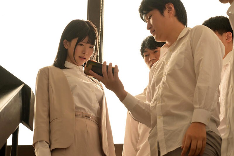 Cô giáo bị những cậu học sinh cá biệt quay clip sex rồi tống tình
