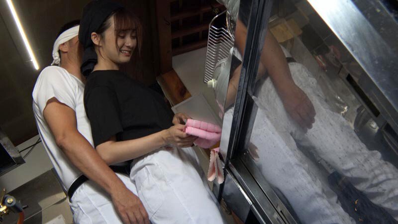Tên quản lý biến thái và em nhân viên xinh đẹp