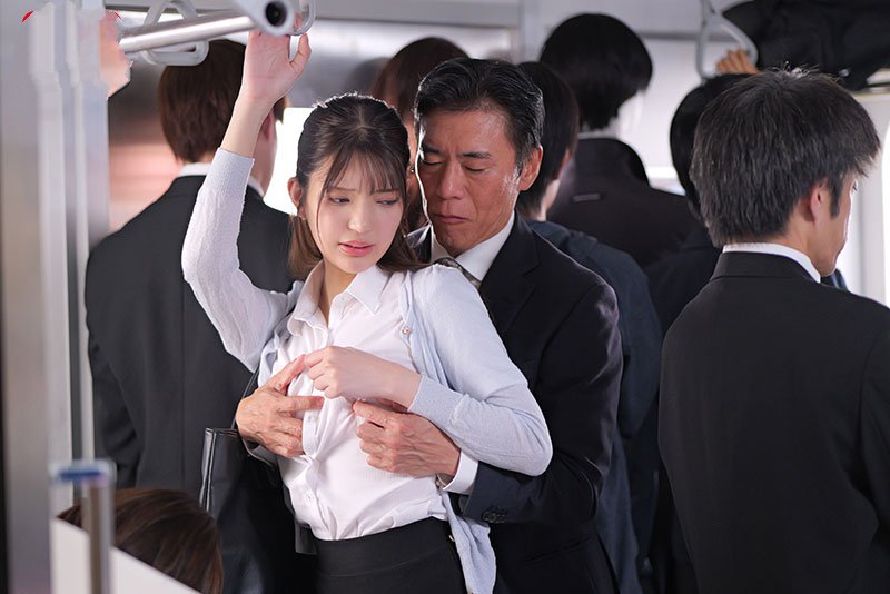 Cảm giác sung sướng khi bị sàm sở trên tàu điện của nữ sinh viên xinh đẹp