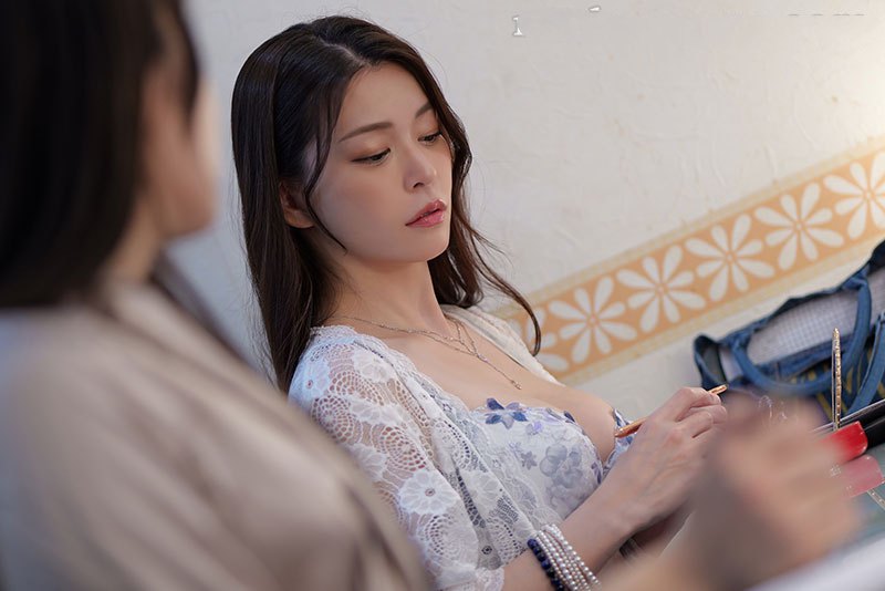 Chàng trai trẻ khoai to và cô vợ vú to mở tiệm xà phòng